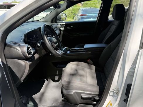 Certified 2025 Chevrolet Equinox LT w/ Safety and Technology Package FWD image 10