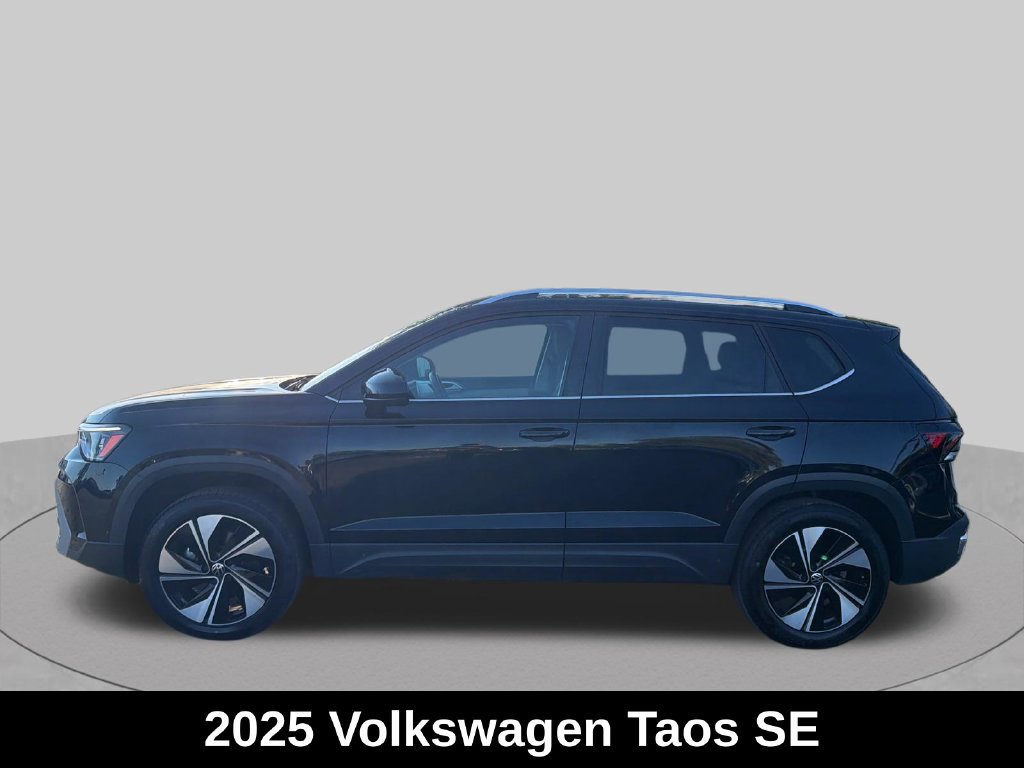Used 2025 Volkswagen Taos SE AWD/4WD image 2