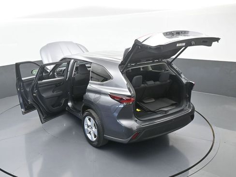 Used 2024 Toyota Highlander LE image 95