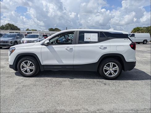 Used 2024 GMC Terrain SLE FWD image 4