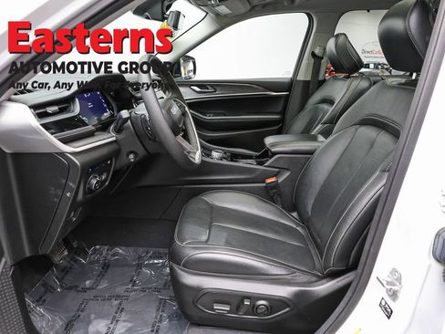 Used 2022 Jeep Grand Cherokee Limited 4xe w/ Luxury Tech Group II AWD/4WD image 13