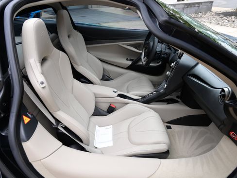 Used 2018 McLaren 720S Luxury RWD image 37