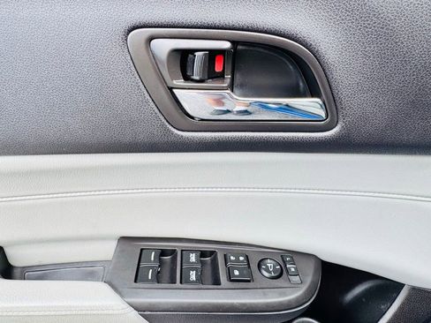 Used 2017 Acura ILX 2.4L image 9