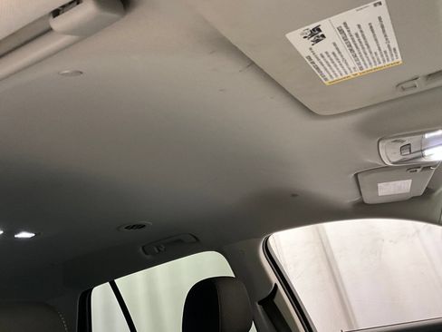 Used 2020 Chevrolet Traverse LT FWD image 23