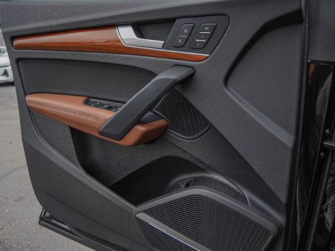 Used 2023 Audi Q5 e Premium Plus w/ Premium Plus Package image 21