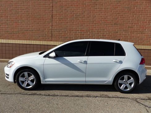 Used 2017 Volkswagen Golf SE image 5