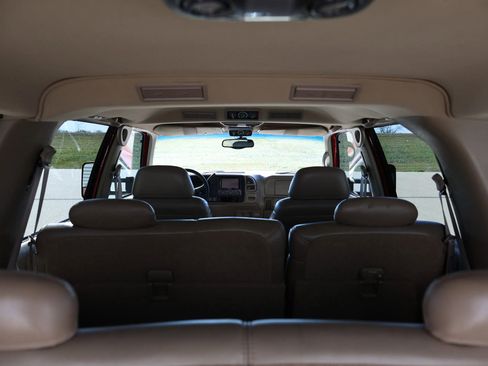 Used 1998 Chevrolet Suburban Z71 w/ Preferred Equipment Group 3 image 34