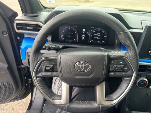 Used 2024 Toyota Tacoma TRD Off-Road image 31