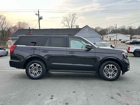 New 2026 Ford Expedition Active image 9