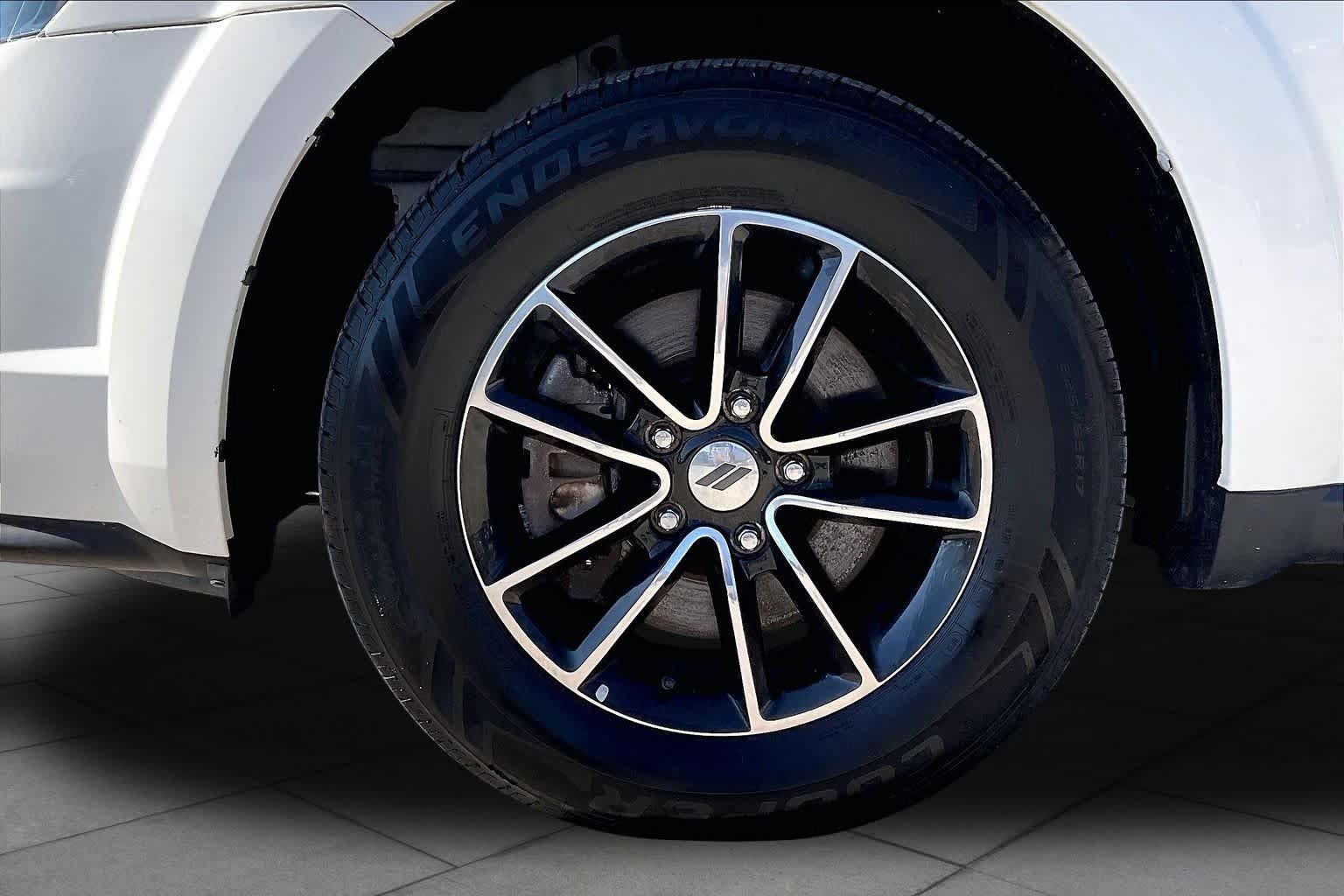 Used 2018 Dodge Journey SE w/ Blacktop Package FWD image 11