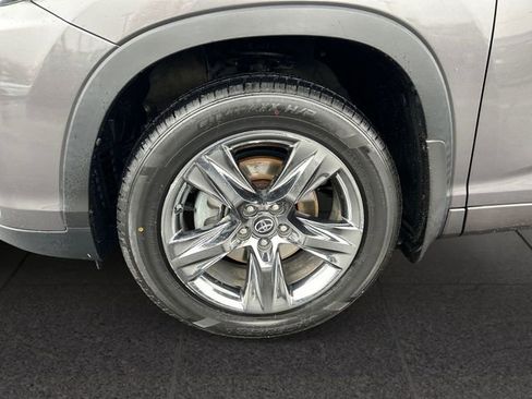 Used 2017 Toyota Highlander Limited Platinum w/ Carpet Mat Package image 9