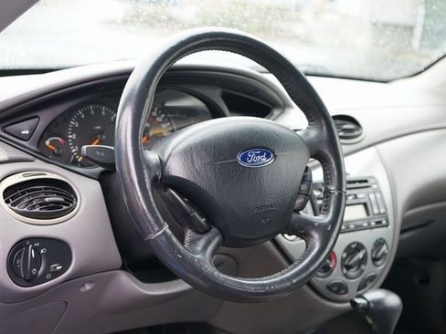 Used 2002 Ford Focus ZX5 Hatchback image 6