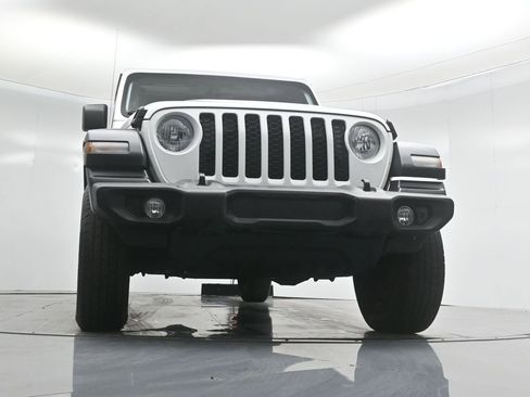Used 2020 Jeep Gladiator Sport image 43