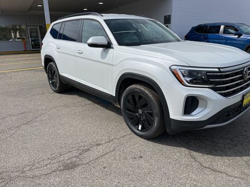 New 2026 Volkswagen Atlas SE image 2