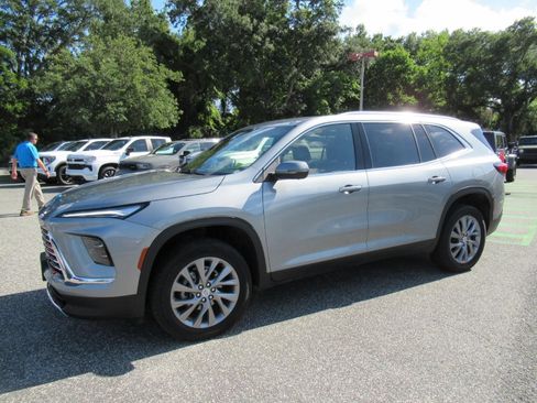 Used 2026 Buick Enclave Preferred FWD image 4