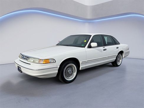 Used 1996 Ford Crown Victoria LX image 7