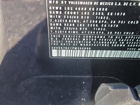 Certified 2023 Volkswagen Taos SE w/ Panoramic Sunroof Package image 7