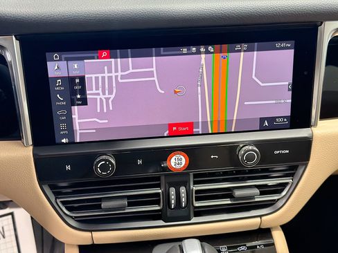 Used 2025 Porsche Macan image 32