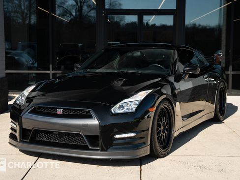 Used 2015 Nissan GT-R Premium image 7