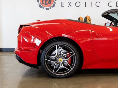Used 2017 Ferrari California T image 21