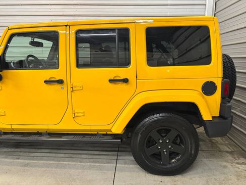 Used 2015 Jeep Wrangler Unlimited Sahara AWD/4WD image 5