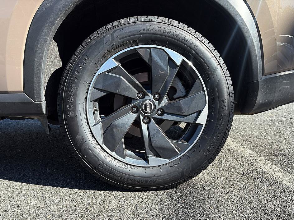Certified 2025 Nissan Rogue SV AWD/4WD image 10