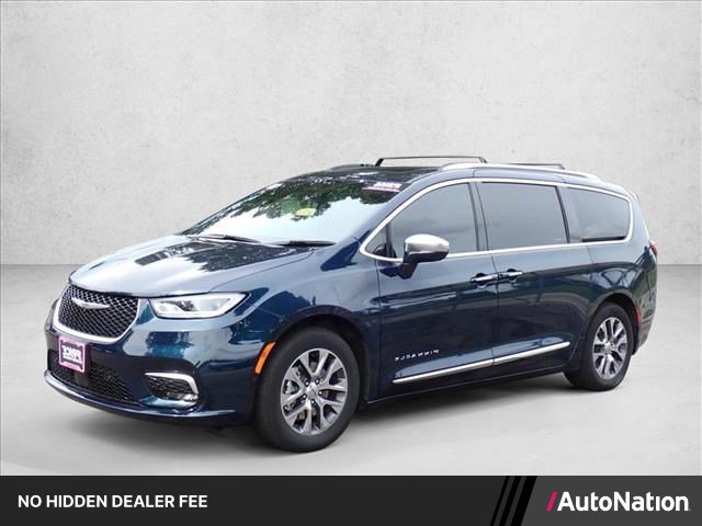 Used 2024 Chrysler Pacifica Pinnacle FWD image 1