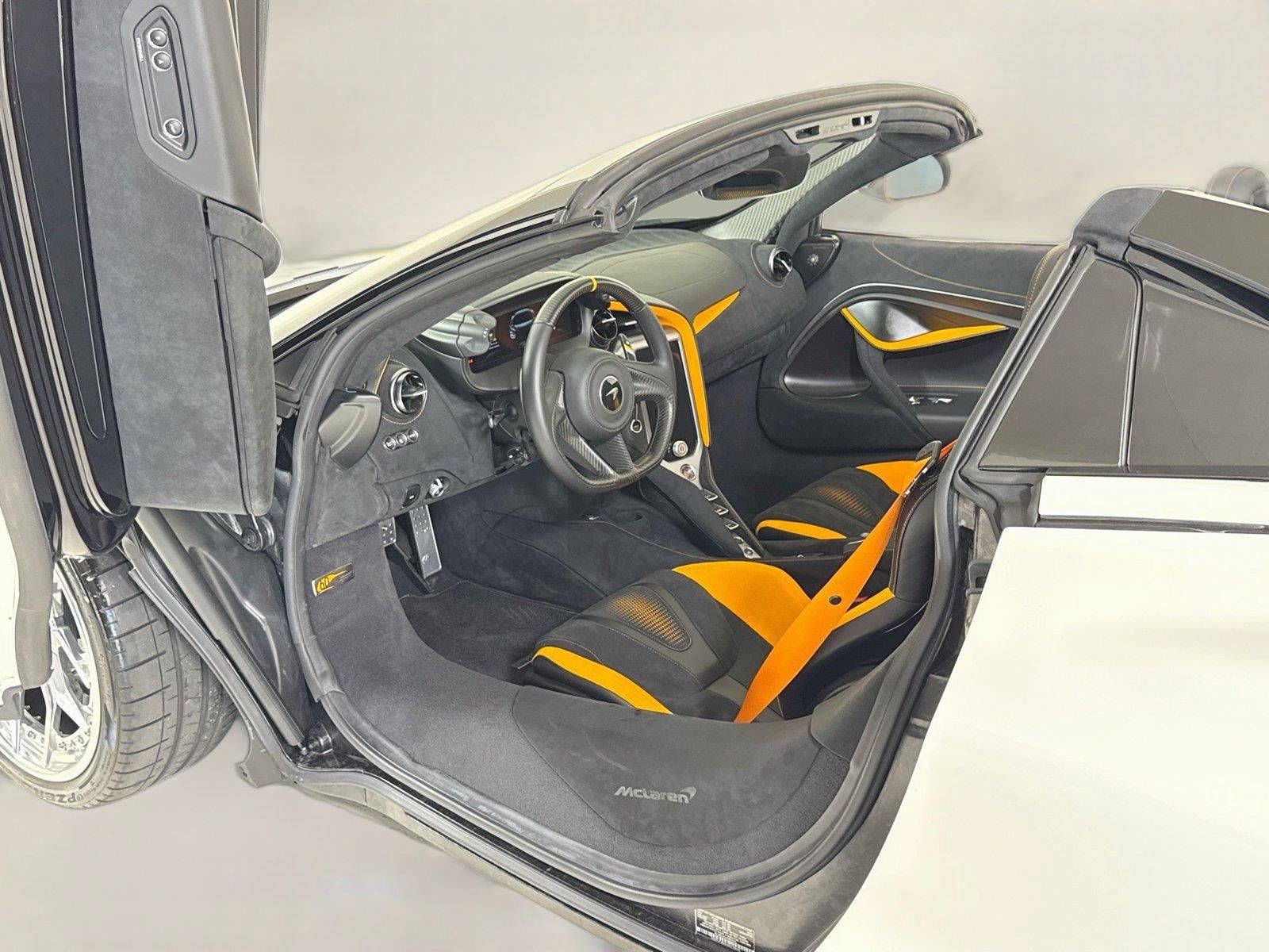 Used 2024 McLaren 750S Spider RWD image 12