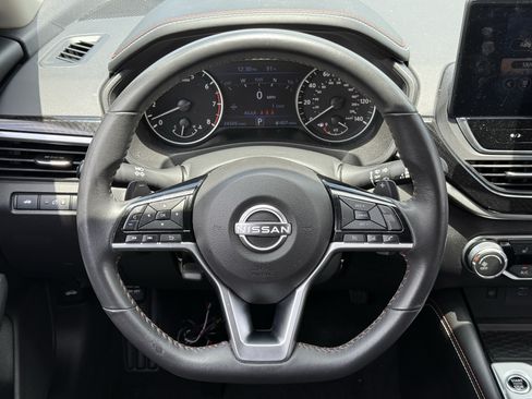 Used 2024 Nissan Altima 2.5 SR w/ SR Premium Package FWD image 17