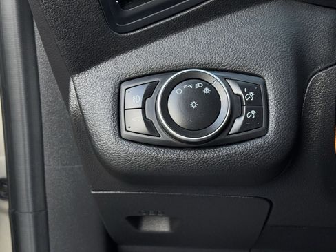 Used 2018 Ford Escape SE image 22