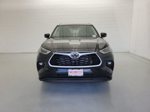 Used 2026 Toyota Highlander XLE AWD/4WD image 3
