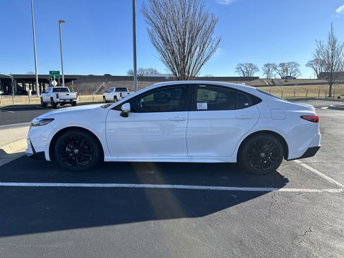 Used 2026 Toyota Camry SE image 6