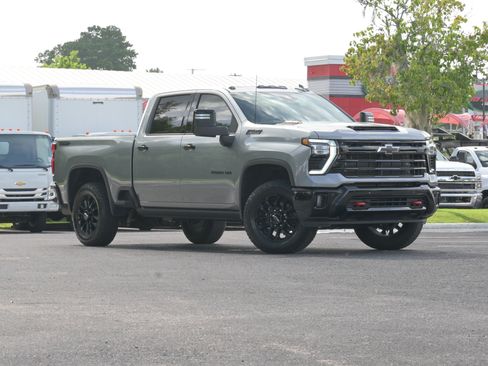 Used 2026 Chevrolet Silverado 2500 LTZ w/ LTZ Plus Package AWD/4WD image 2