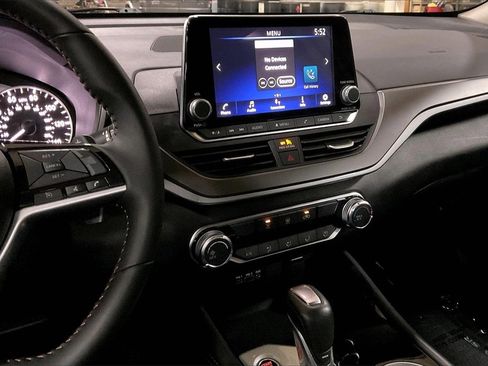 Used 2025 Nissan Altima 2.5 SR image 6