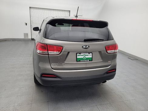 Used 2017 Kia Sorento L FWD image 6