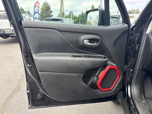 Used 2022 Jeep Renegade Trailhawk AWD/4WD image 25