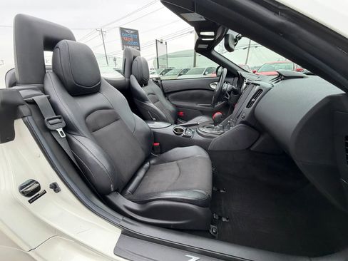 Used 2014 Nissan 370Z Touring w/ Sport Package RWD image 16