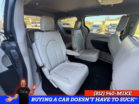 Used 2018 Chrysler Pacifica Touring-L w/ Tire & Wheel Group image 33