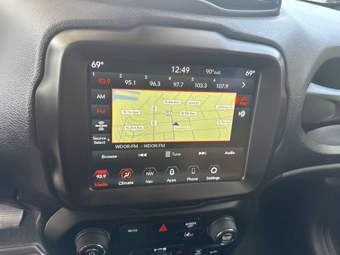 Used 2023 Jeep Renegade Latitude AWD/4WD image 12