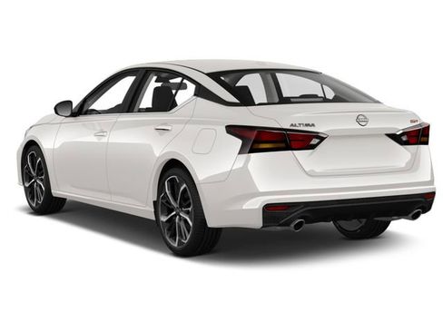 Used 2023 Nissan Altima 2.5 SR w/ SR Premium Package image 2