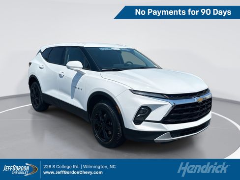 Used 2025 Chevrolet Blazer LT FWD image 1