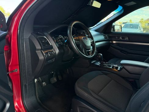 Used 2018 Ford Explorer XLT AWD/4WD image 37