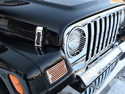 Used 2002 Jeep Wrangler Sahara image 13