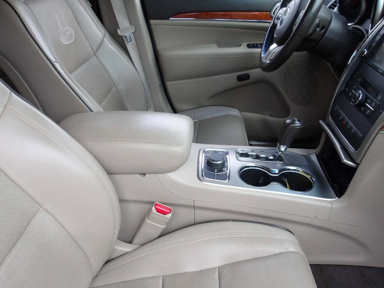 Used 2011 Jeep Grand Cherokee Overland AWD/4WD image 21