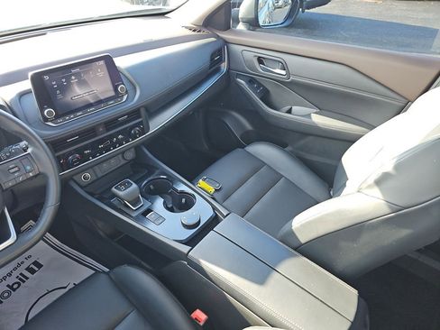 Used 2023 Nissan Rogue SV w/ SV Premium B Package image 31