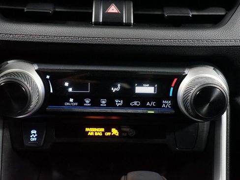 Used 2022 Toyota RAV4 LE image 19