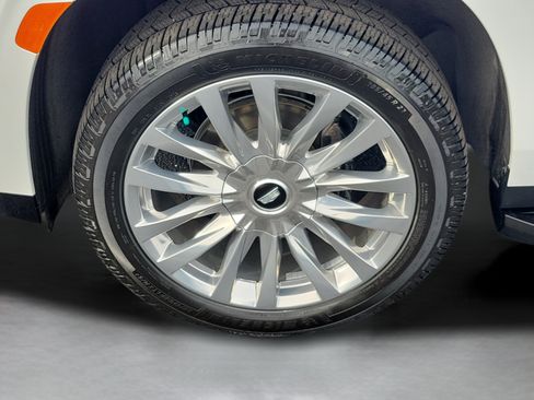 Used 2024 Cadillac Escalade Luxury w/ LPO, Floor Liner Package AWD/4WD image 32
