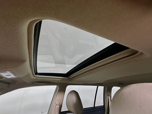 Used 2013 Toyota Highlander SE image 25