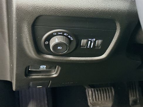 Used 2023 Jeep Grand Cherokee L Limited AWD/4WD image 17