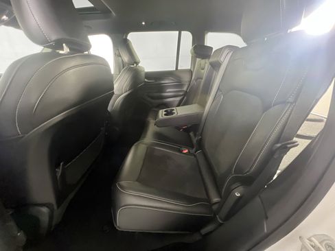 Used 2023 Jeep Grand Cherokee Altitude image 24